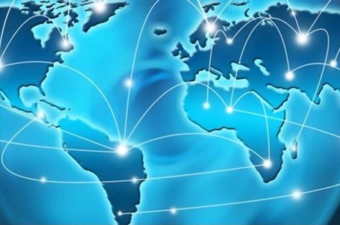 What are the Advantages and Disadvantages of Online Communication?
