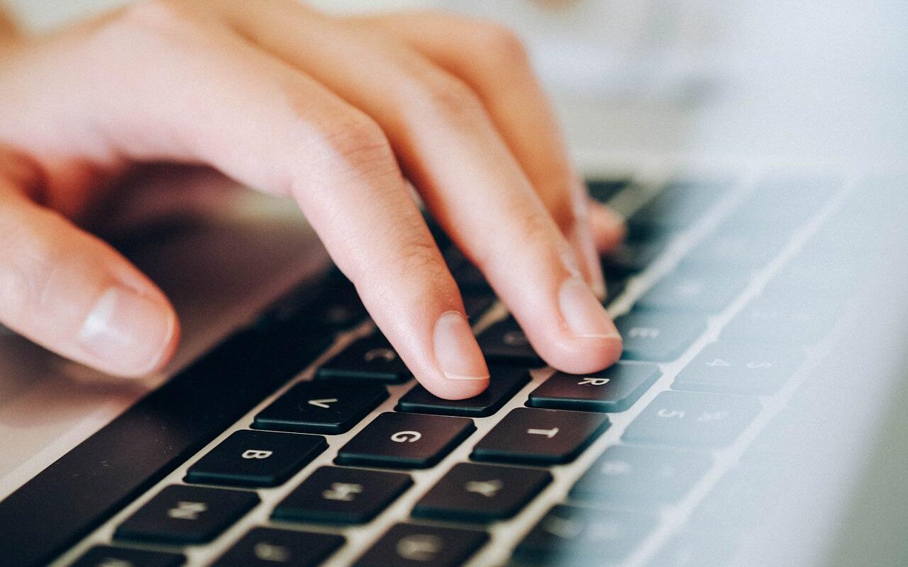 laptop, human hands, keyboard-820274.jpg